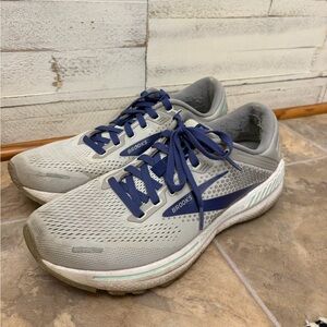 Brooks Gray Navy Adrenaline GTS 22 running shoes size 9 womens
